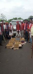 Sagar : भगवती मानव कल्याण संगठन ने पकड़ी 12 पेटी अवैध शराब, सुरखी पुलिस की कार्यप्रणाली पर उठे सवाल