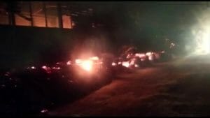 असम में उग्रवादियों ने मचाया तांडव, 7 ट्रकों में लगाई आग, 5 ड्राइवर जिंदा जले, मौत