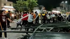 Indore News: हॉस्पिटल का एलीवेशन सड़क पर गिरा, बड़ा हादसा टला