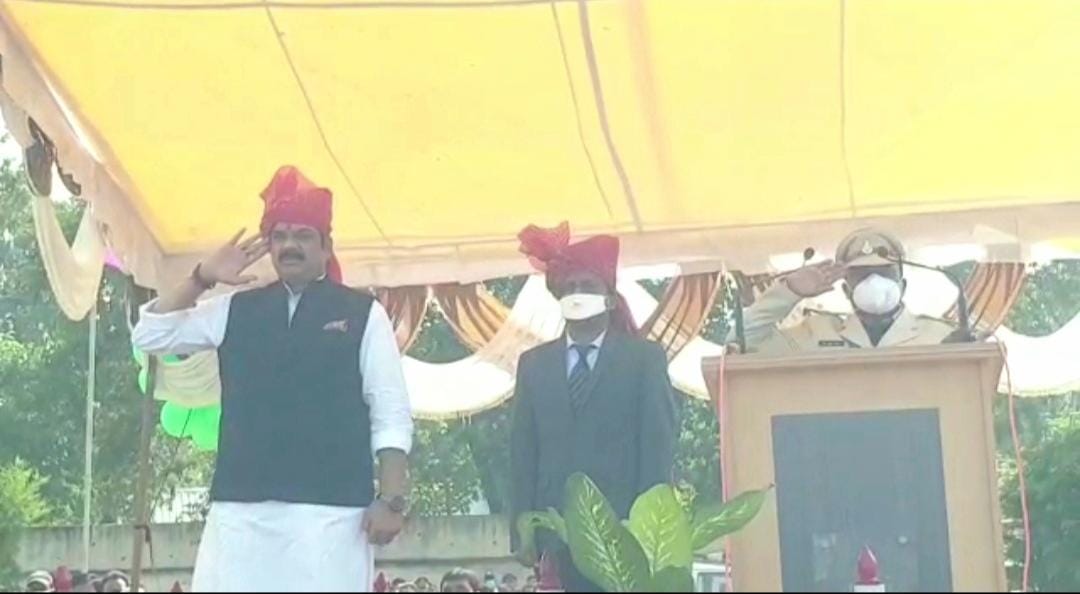 Damoh news: मंत्री गोविंद सिंह राजपूत ने ध्वजारोहण कर दी 75वें स्वतंत्रता दिवस की शुभकामनाएं