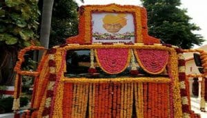 कल्याण सिंह की अंतिम यात्रा में श्रद्धांजलि देने पहुंचे दिग्गज नेता, आज 3 बजे होगा अंतिम संस्कार