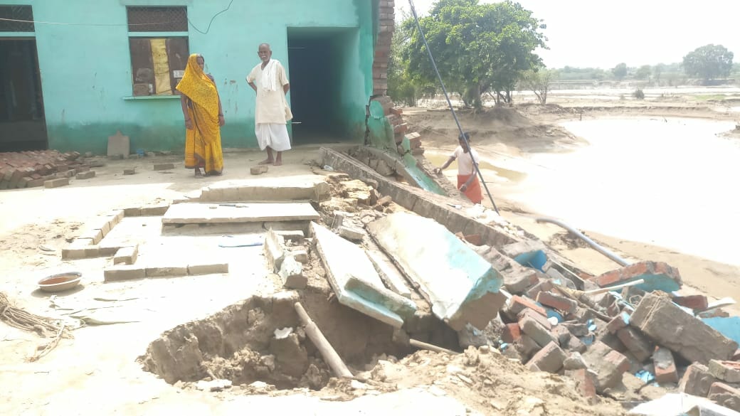 MP Flood: बाढ़ में उजड़ गया घर, भूख प्यास से तड़प रहे ग्रामीण, गंदा पानी पीने को मजबूर