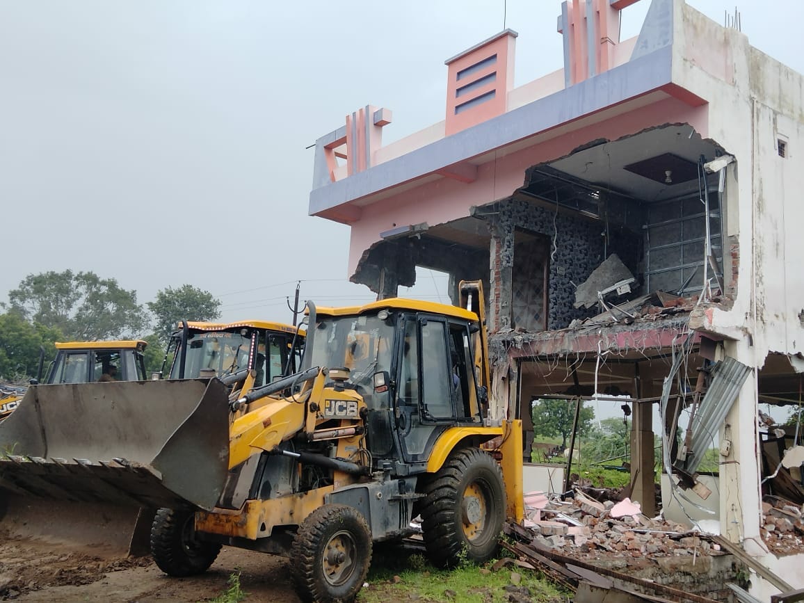 Khandwa Kalka collapsed