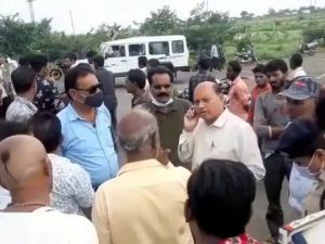 Sagar Accident : स्कूटी को तेज रफ़्तार कार ने मारी टक्कर, 1 की मौत, 3 गंभीर घायल