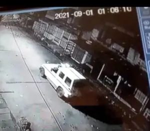 पुलिस के नाक के नीचे चोर ने दिया वारदात को अंजाम, नगदी समेत मोबाइल पर किया हांथ साफ, CCTV में कैद