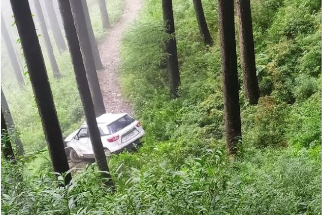 Road Accident : अनियंत्रित होकर खाई में जा गिरी कार, भाजपा विधायक समेत 7 घायल