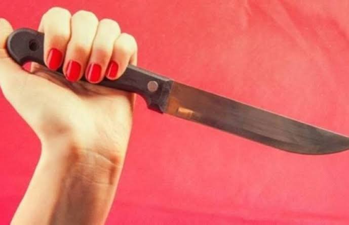 नाचने से युवती को मना करना युवक को पड़ा महंगा, युवती ने मारा चाकू