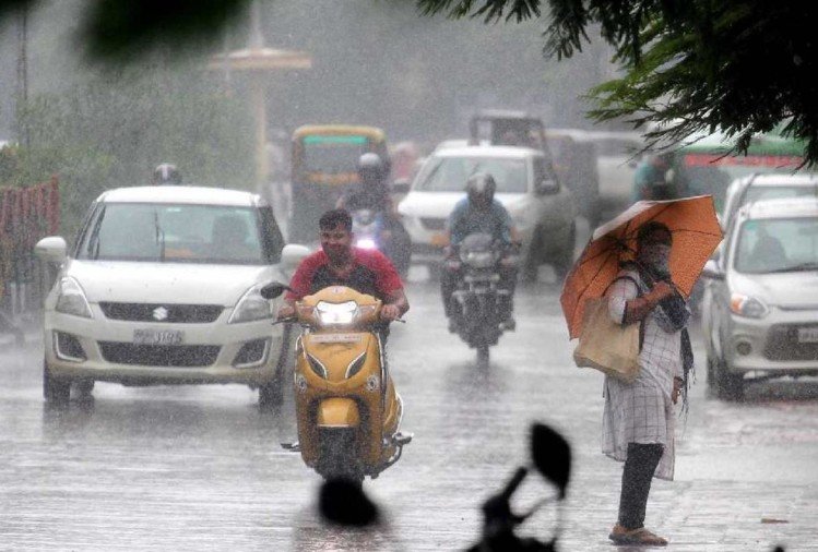 MP Weather : आज 13 जिलों में भारी बारिश का अलर्ट, 5 संभागों में बिजली गिरने के आसार