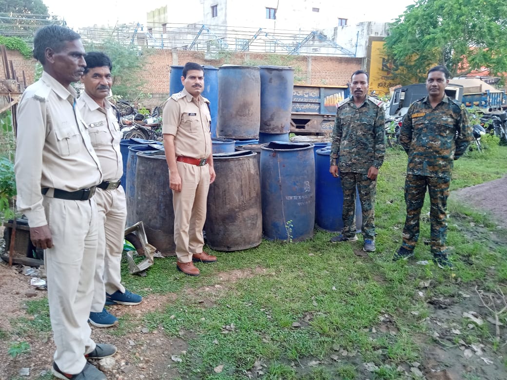 शिवपुरी में पुलिस की कार्रवाई, 6 हजार लीटर कच्ची शराब की नष्ट