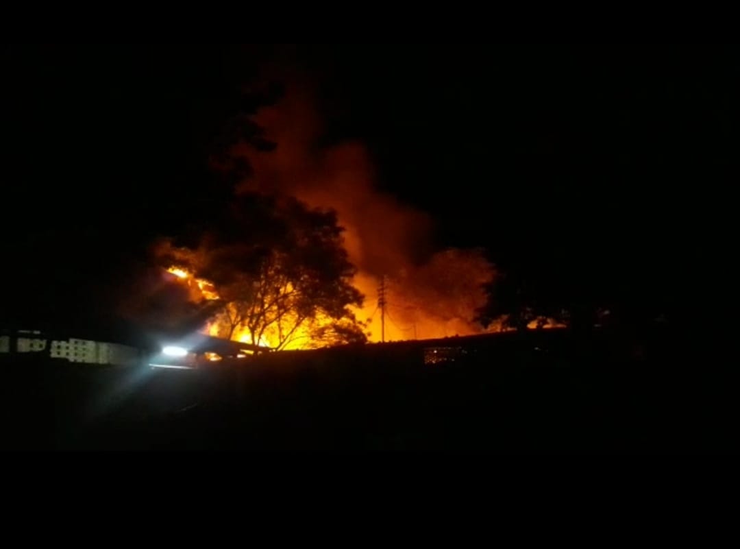 Jabalpur News : लकड़ी के टाल में लगी भीषण आग, देर रात दमकलों ने पाया आग पर काबू