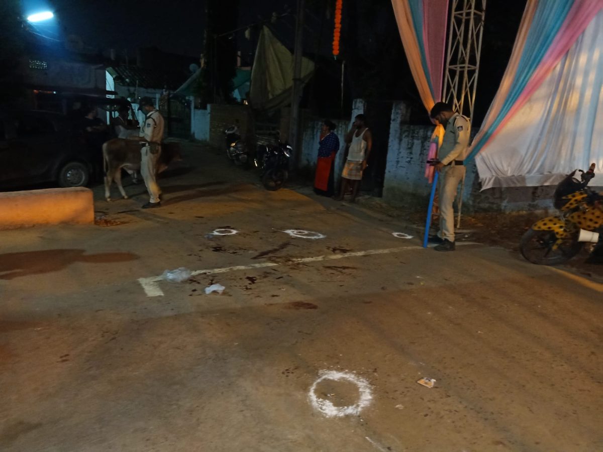 Jabalpur news : पुराने विवाद के चलते आपस में भिड़े 3 युवक, सरेआम चली गोलियां, तीनों घायल