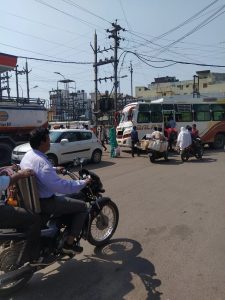 Gwalior News : पुलिस चैक कर रही बस ड्रायवर कंडक्टर की वर्दी, नहीं दिख रही जाम लगाती बसें  