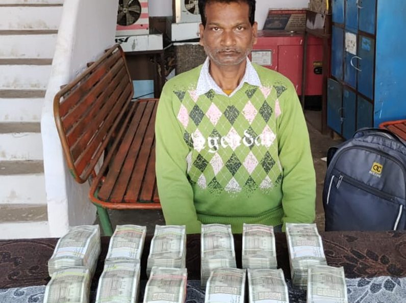 Jabalpur news : जबलपुर से मुंबई जा रहे व्यक्ति से GRP ने जब्त किये हवाला के 30 लाख रुपये