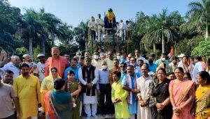 सियासी अखाड़ा बनी गांधी जयंती: भाजपा सांसद का विरोध, कांग्रेस की जमकर नारेबाजी