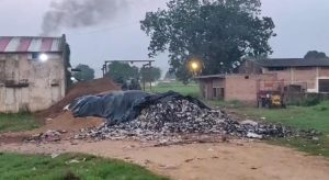 Datia news : गुड़ के कारखानों से उगलता जहरीला धुआं, मानव जीवन पर डाल रहा है दुष्प्रभाव