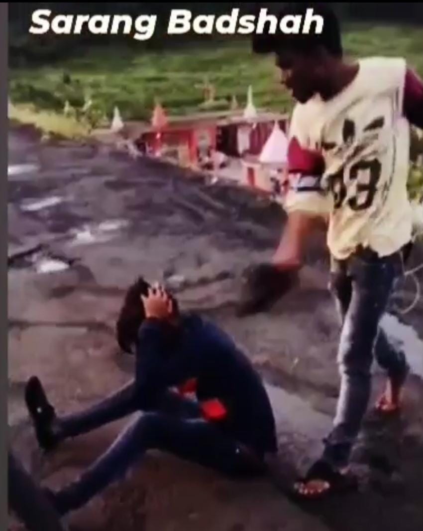 जबलपुर : सारंग नाम से बदमाश लड़कों की गैंग का खौफ, राह चलते लोगों से मारपीट कर वीडियो करते है वायरल