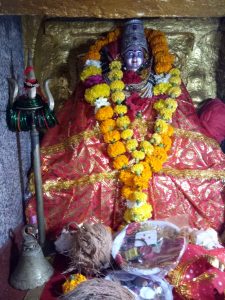 Asirgarh: प्रसिद्ध आशा देवी मंदिर में उमड़ा भक्तों का सैलाब, नवमी पर्व पर हुआ भंडारा