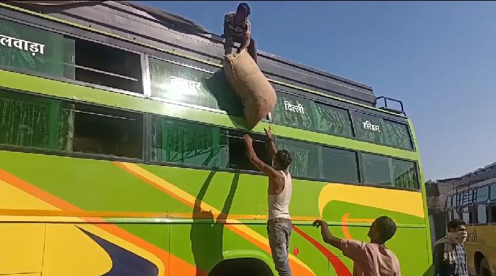 आरटीओ, मंडी और खाद्य विभाग की सयुंक्त कार्रवाई, अवैध रूप से बसों में परिवहन की जा रही उपज जब्त