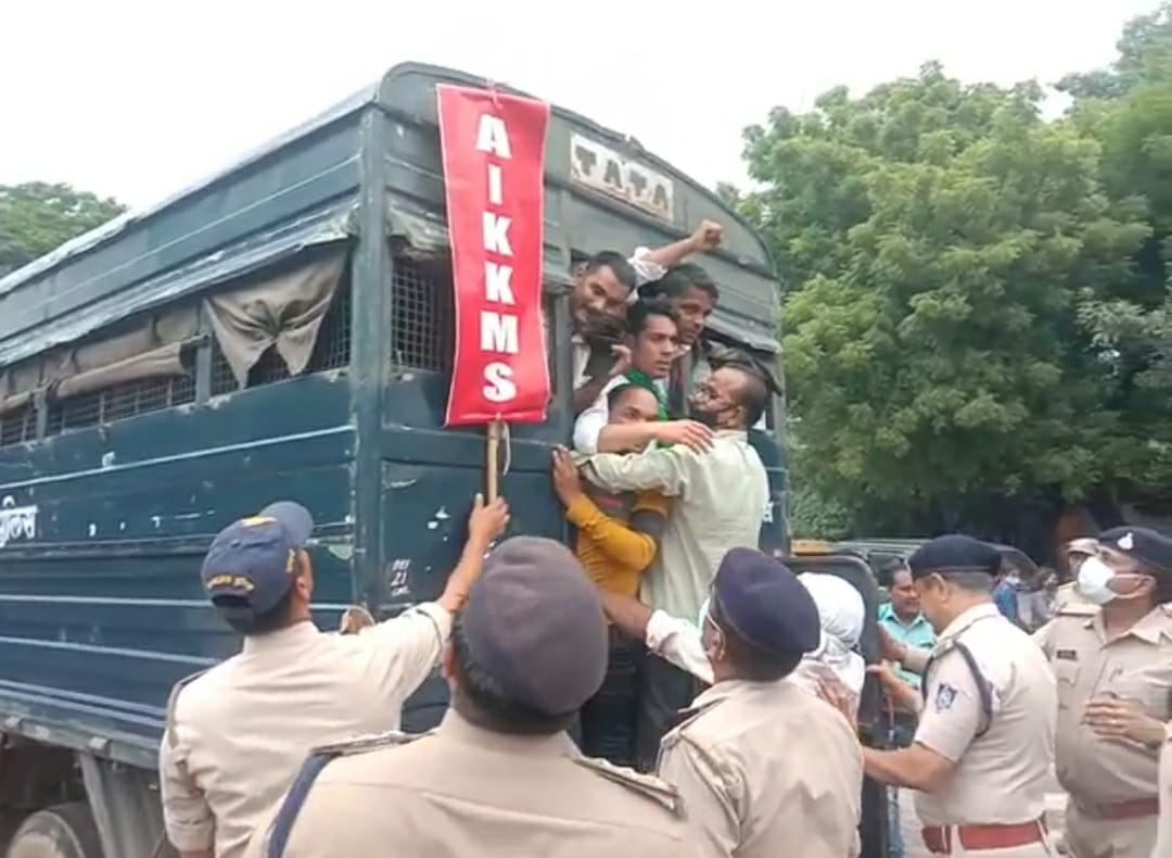Gwalior News : रेल रोकने जा रहे किसान नेताओं को पुलिस ने किया गिरफ्तार
