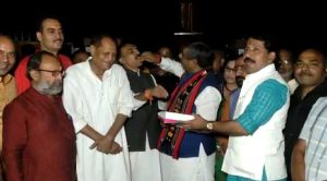 Gwalior News : भाजपा ने मनाई जीत की ख़ुशी, मिठाई बांटी, दीप जलाये