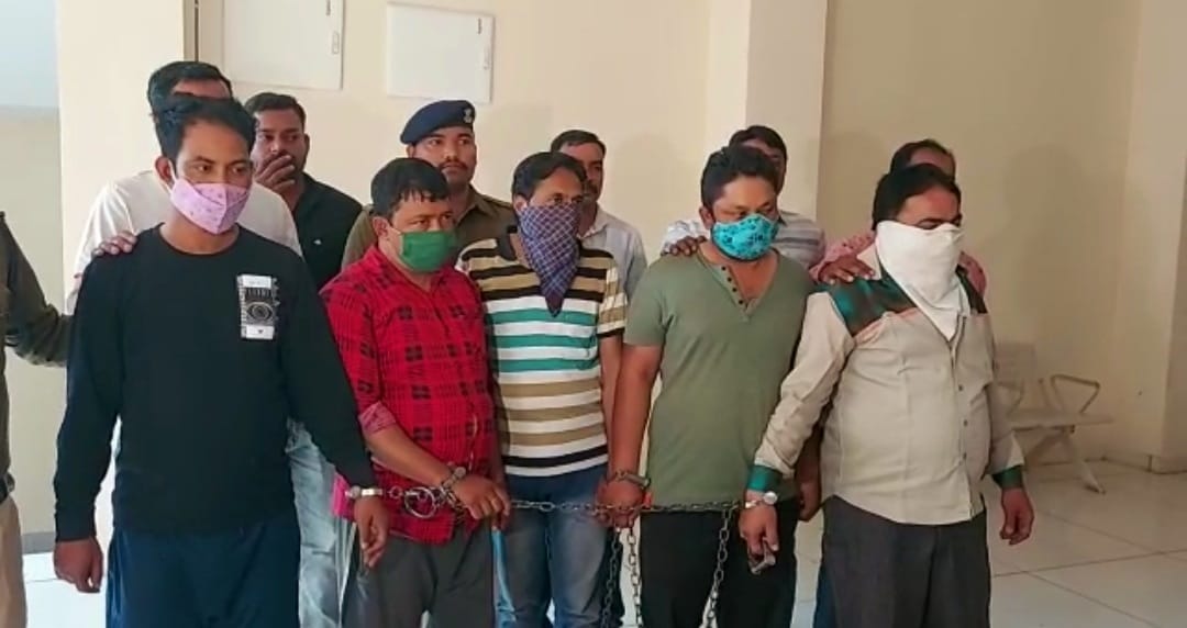 Sex Racket : बांग्लादेशी लड़कियों से देह व्यापार कराने वाले मुख्य सरगना का भांडाफोड़, 7 गिरफ्तार