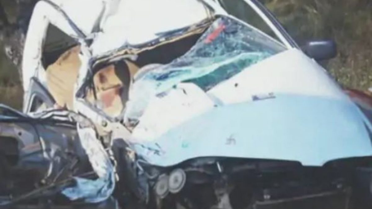 MP में भीषण सड़क हादसा, ट्रक-कार की भिड़ंत में 4 की मौत, खिलौने की तरह बिखरी कार