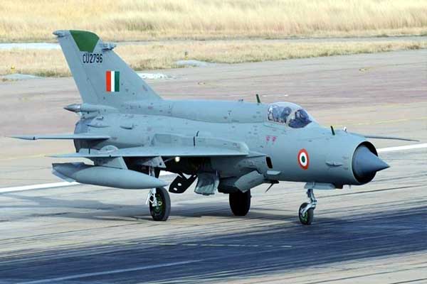जैसलमेर : भारतीय वायुसेना का मिग-21 विमान क्रैश, पायलट शहीद