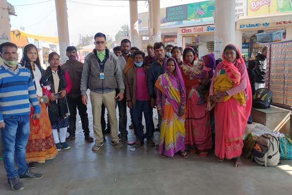 कर्नाटक में बंधक बनाए गए विजयराघवगढ़ के 23 मजदूरों की सकुशल हुई कटनी वापसी