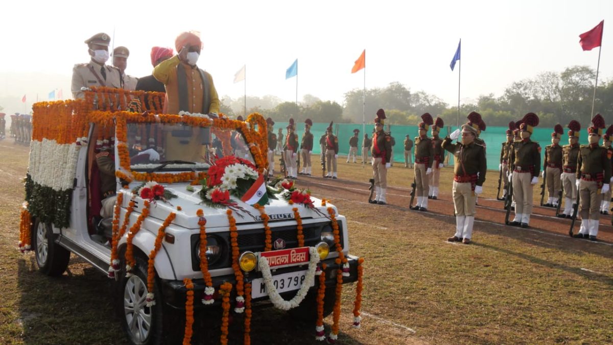 Gwalior : प्रभारी मंत्री सिलावट ने फहराया तिरंगा, BSF के श्वान दस्ते ने किया प्रभावित