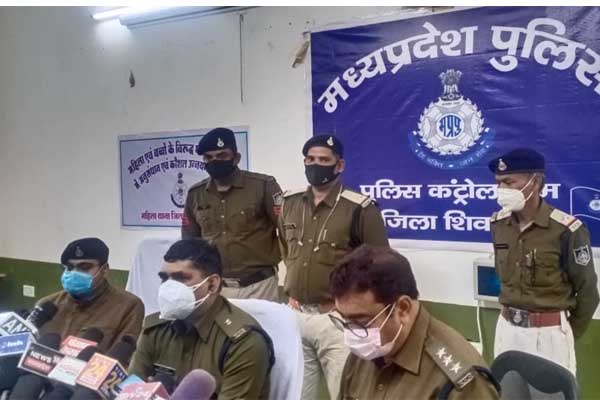 शिवपुरी पुलिस ने एटीएम काटकर चोरी करने बाले आरोपियों को किया गिरफ्तार