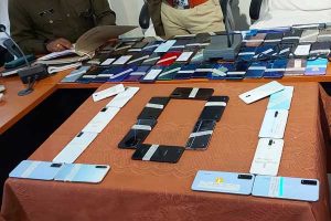 खंडवा : साइबर सेल ने ढूंढ निकाले चोरी व खोए हुए दर्जनों मोबाइल हुए बरामद