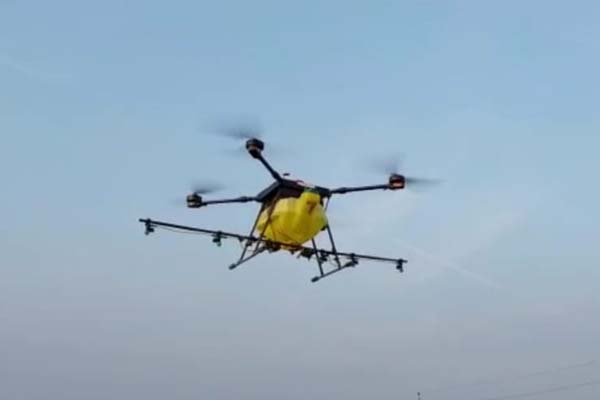 जबलपुर : खेत मे बुवाई के लिए ड्रोन का किया उपयोग