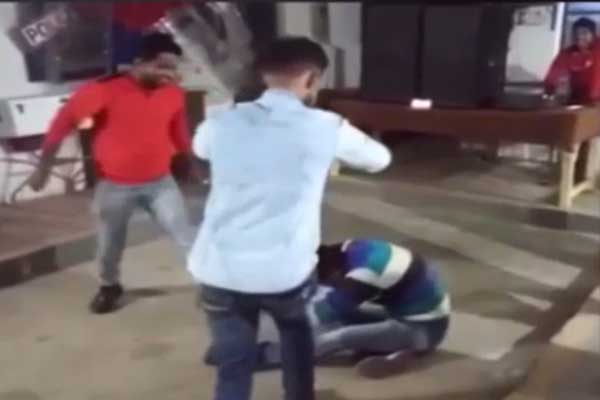 जबलपुर : शाहपुरा थाने के अंदर नागिन डांस पर जमकर थिरके पुलिसकर्मी, सोशल मीडिया में वीडियो वायरल