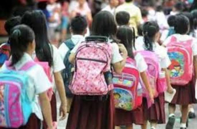 Guna news: कॉन्वेंट स्कूल पर छात्रा को प्रताड़ित करने का आरोप, फीस जमा करने के बाद भी दोबारा मांग रहा है स्कूल