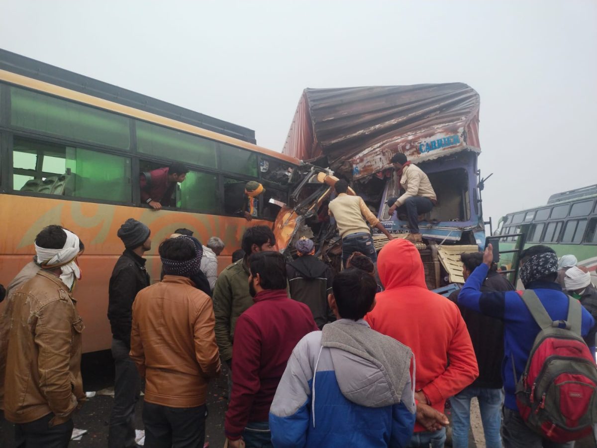 Bhind News: यात्री बस और ट्रक की आमने-सामने भिड़ंत, एक की मौत