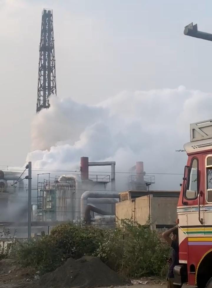 Nagda Gas Leakage : 45 मिनट रिसने के बाद गैस पर पाया गया काबू, धुएं के बादल से पटा शहर, कोई जनहानि नहीं