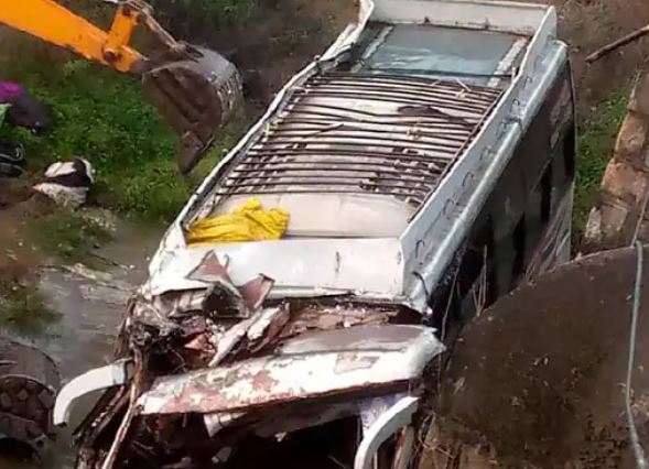 नए साल में MP में बड़ा सड़क हादसा, नदी में गिरी यात्री बस, 3 की मौत, 28 घायल