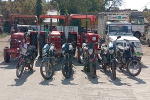 बैतूल पुलिस ने ट्रैक्टर,बाइक चोर गिरोह पकड़ा, 40 लाख रुपये का माल बरामद