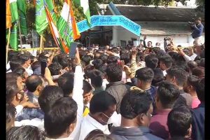 जबलपुर : अघोषित बिजली कटौती के संबंध में कांग्रेस ने विरोध प्रदर्शन करते हुए बिजली दफ्तर का किया घेराव