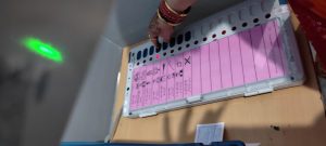 UP Election: कानपुर मेयर प्रमिला पांडेय ने वोटिंग की शेयर की पिक्स, एफआईआर दर्ज