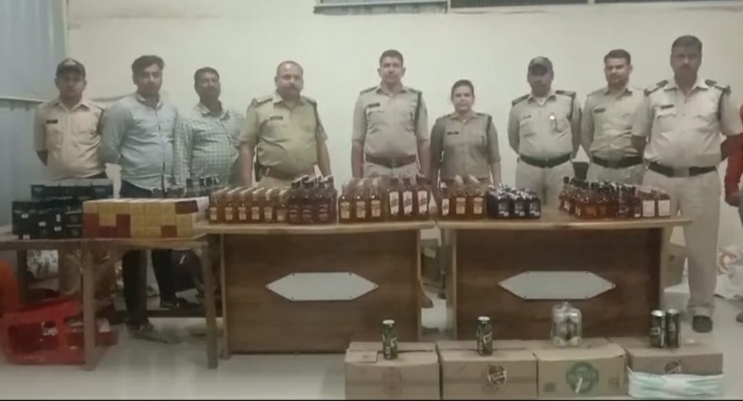 होली से पहले पुलिस का बड़ा एक्शन, ढाई लाख से ज्यादा की अवैध शराब जब्त