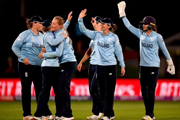 ICC Women's World Cup 2022 : साउथ अफ्रीका को 137 रनों से हराकर फाइनल में पहुंची इंग्लैंड टीम