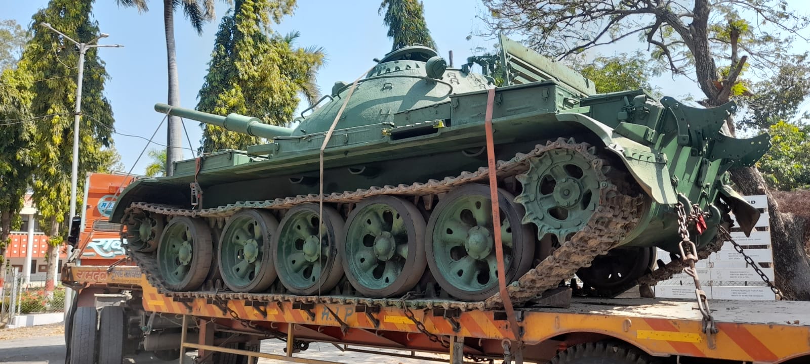 जबलपुर: शासकीय इंजीनियरिंग कॉलेज में सेना के टैंक T-55 को किया गया स्थापित..
