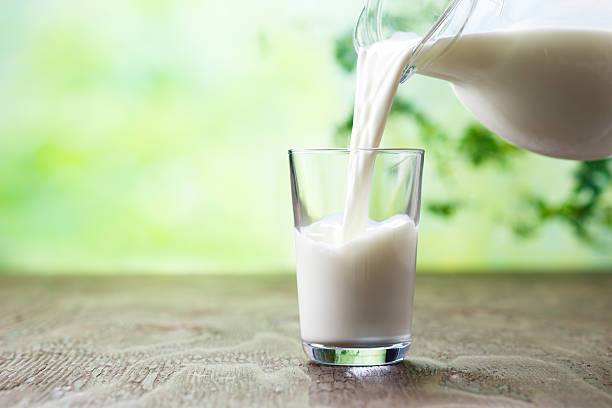दूध के होते हैं अलग-अलग प्रकार, जाने सभी के फायदे और नुकसान 