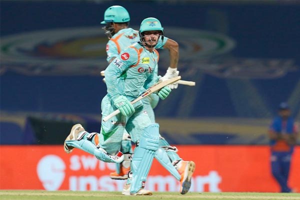 IPL 2022 : दिल्ली को 6 विकेट से हराकर लखनऊ ने मारी जीत की हैट्रिक