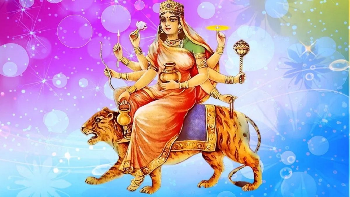 नवरात्र का चौथा दिन - श्रद्धालु कर रहे माँ कुष्मांडा की आराधना