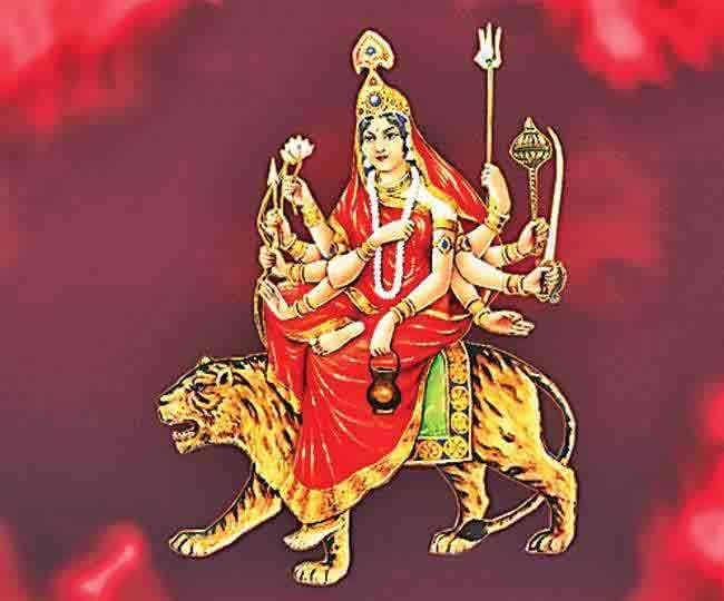 चैत्र नवरात्र का तीसरा दिन- भक्त माँ चंद्रघंटा की आराधना में लीन