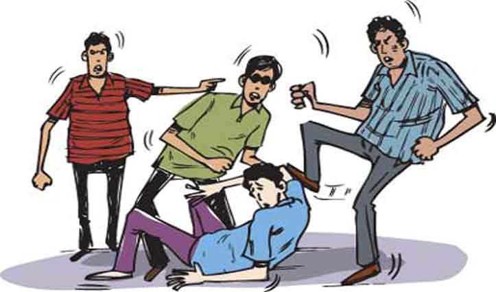 प्रदेश सरकार के खिलाफ प्रदर्शन करने पहुंचे युवा काँग्रेसियों में आपस में ही चले जमकर लात-घूंसे