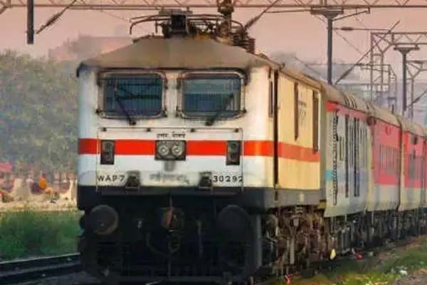 समस्तीपुर एक्सप्रेस में टला बड़ा हादसा, ट्रेन के जनरेटर डिब्बे में लगी आग