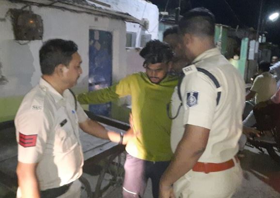 खंडवा : पुलिस की बड़ी कार्रवाई, बदमाशों को पकड़ने के लिए देर रात तक चला सर्च ऑपरेशन